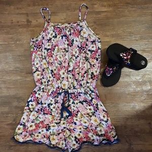 Belle du Jour girls floral jumper size large